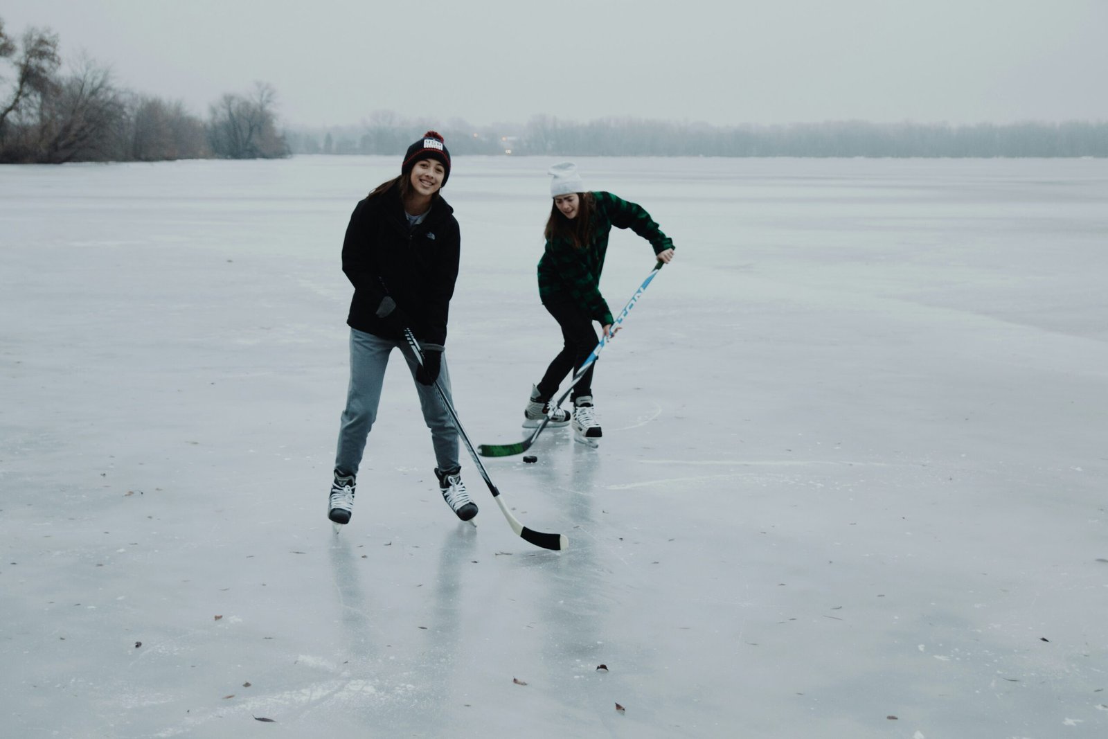 Skating on Natural Ice vs. Artificial Rinks: What You Need to Know