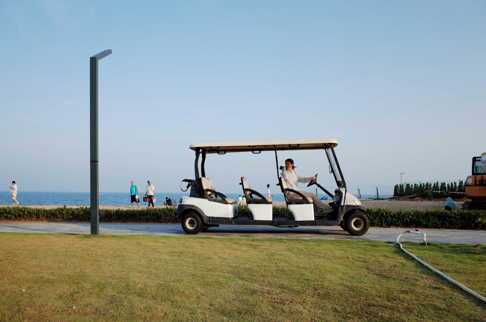 Driving Range: Practice Golf Swings and Improve Your Game